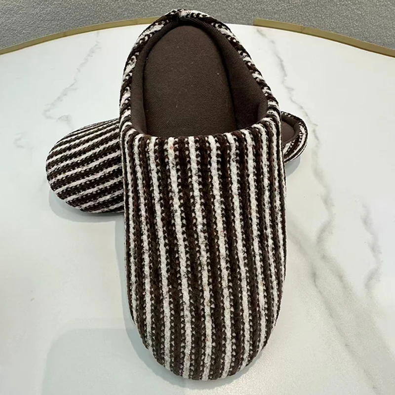 Dép bông yên tĩnh trong nhà